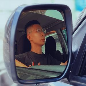 源总在车里头像