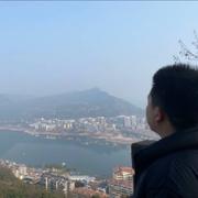 程序员朝上的个人资料头像