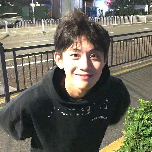 桥头看着流水潺潺头像