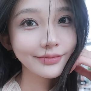 平怡李奕霏头像