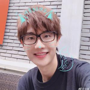 巷巷听许嵩头像