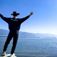 阿德勒啦嘞头像