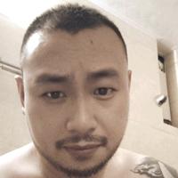 开XC90的中年大叔头像