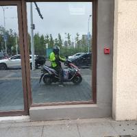 戴全盔的摩的佬头像