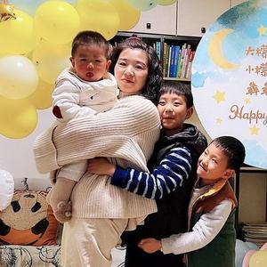 糗糗和她的三小只头像