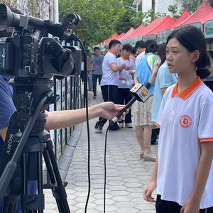 00后小编走进校园头像