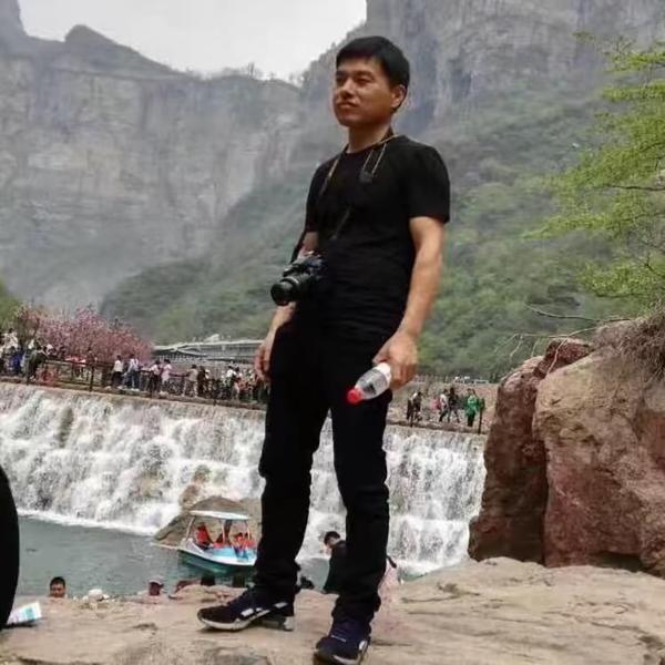 刘皮特户外头像