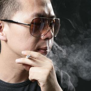 和颜悦摄头像