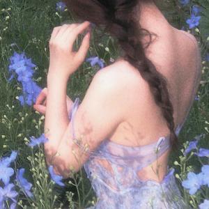 水边浣纱的女子头像