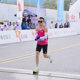 严肃跑者老高头像