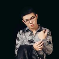 花伊立人泪头像