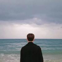 一半是春夏吖头像