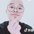 黄小小伙头像